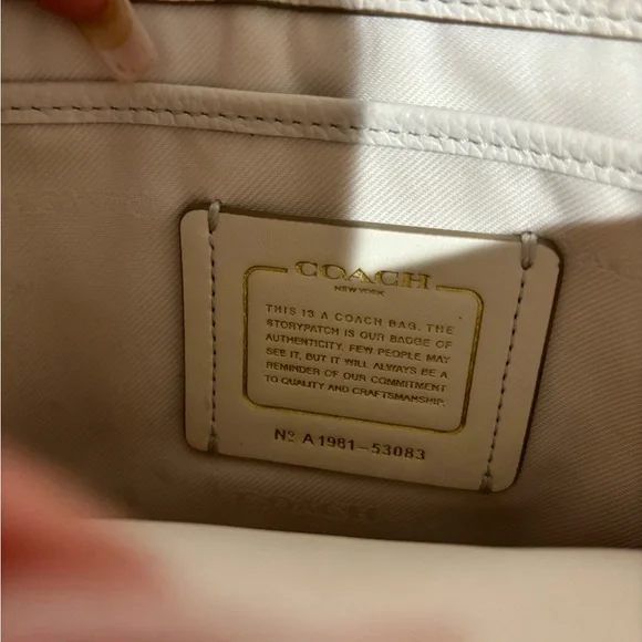 Coach turn lock purse - Picture 2 of 6